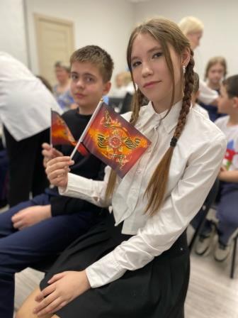 с флажками дети